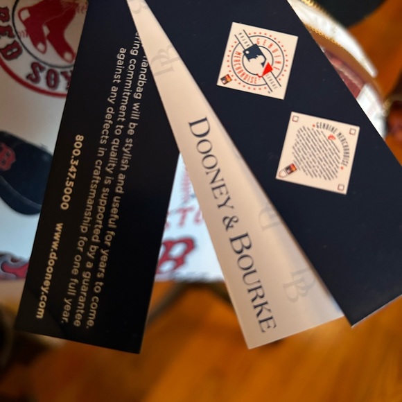 ⚾️Dooney and Bourke Boston Red Sox Crossbody Bag - Picture 8 of 10